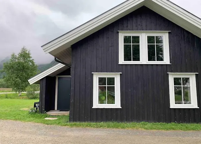 Feriehus Lofoten- Fjøsen *